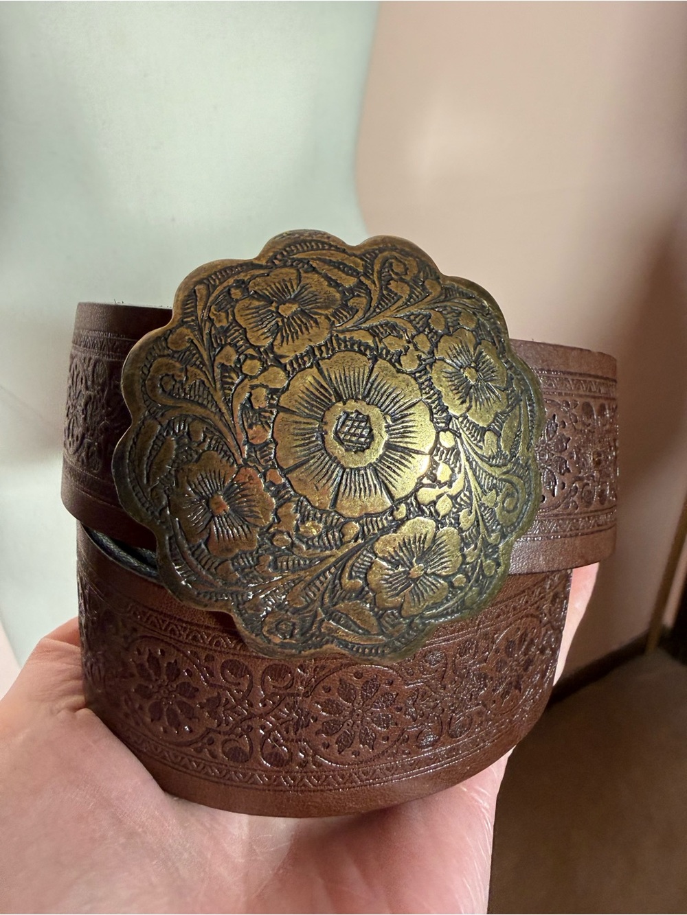 Garnet hill southwestern tooled leather oversized brass flower buckle belt - Picture 3 of 16